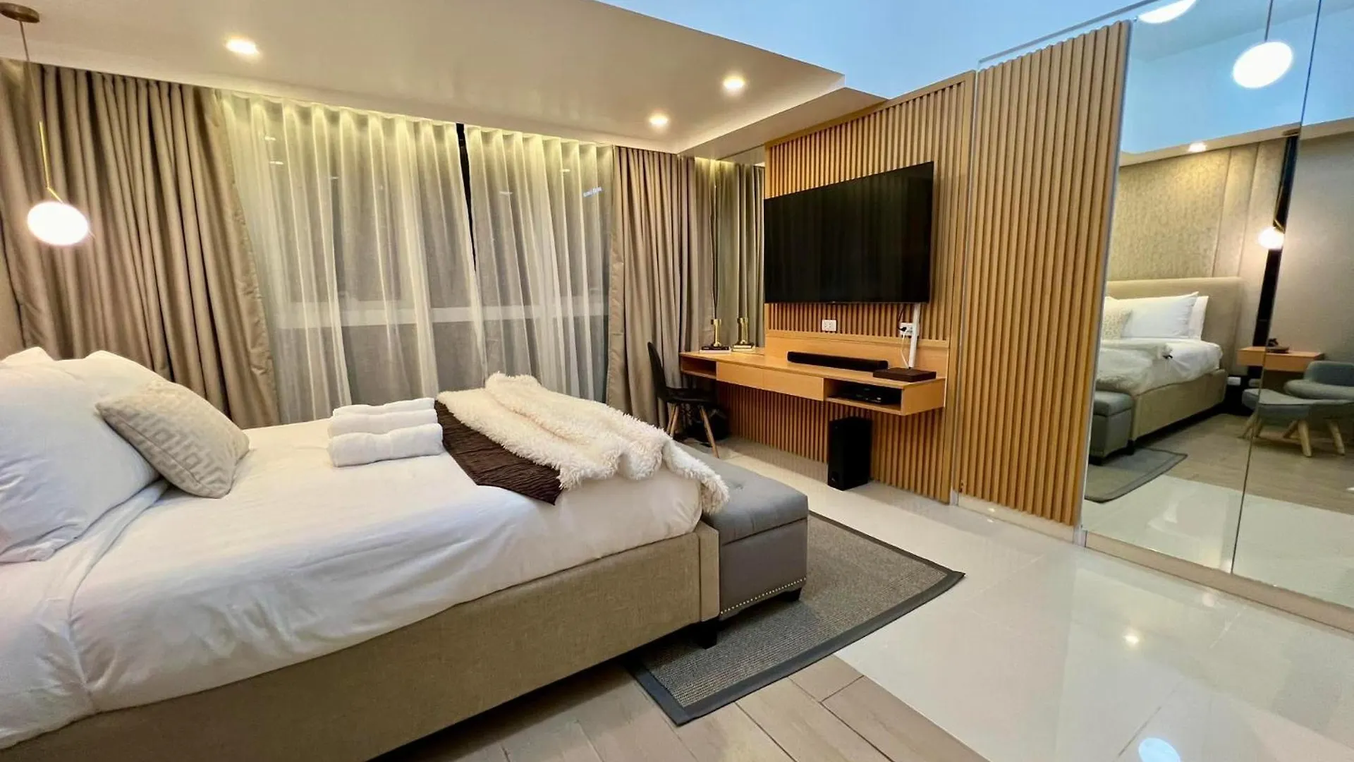 Hotel Vibe Condo At Uptown Parksuites Bgc Taguig